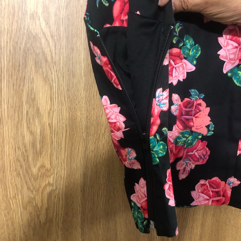 BNWT! Glamour Bunny Black and Pink Floral Crop Top - Picture 5 of 6